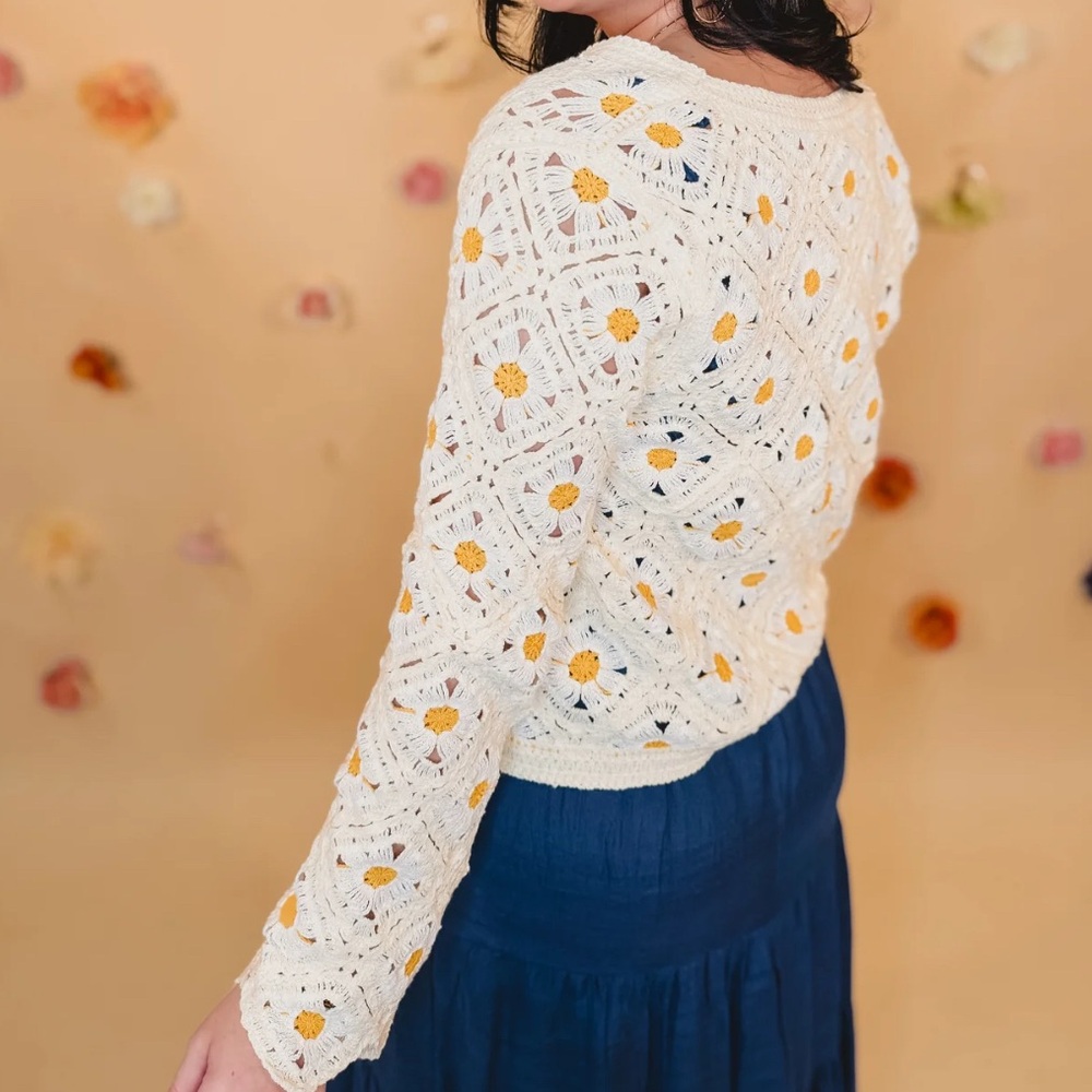 NWOT Cream and Yellow Crochet Daisy Top